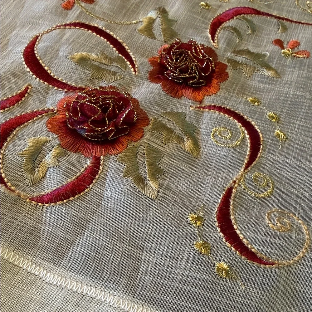 Square Embroidered 3D Floral Table runner Embroidered Floral Cream & Red New